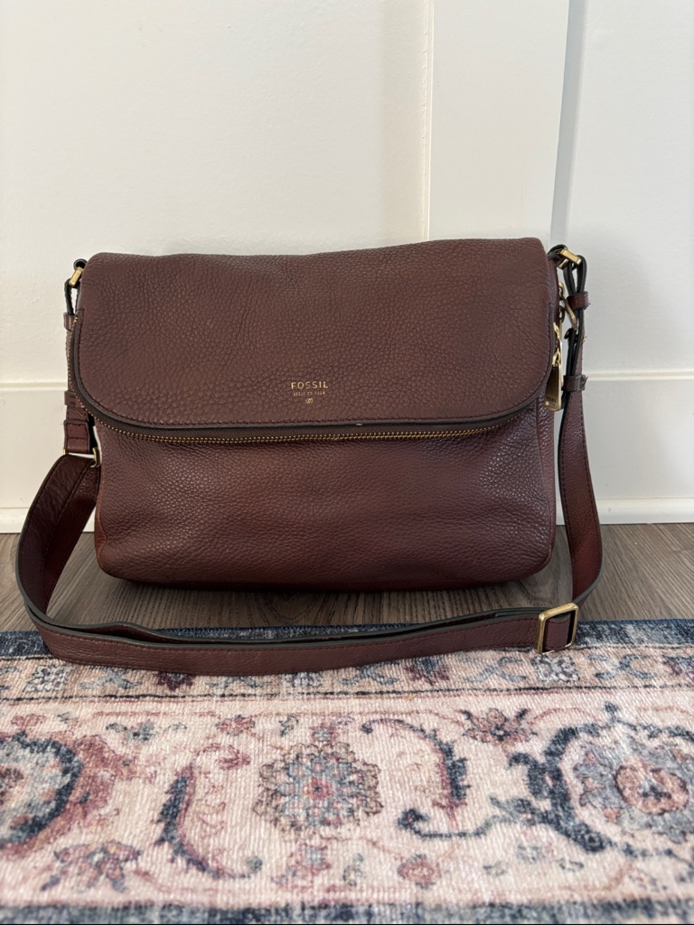 Fossil Pebbled Leather Foldover Crossbody Bag in Burgundy